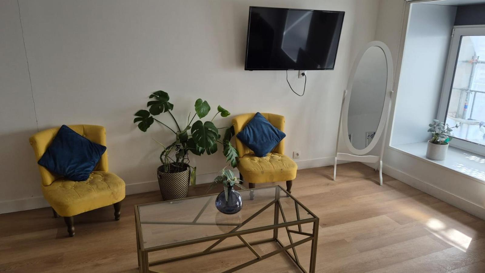 Apartment Modern French Canal St Martin *